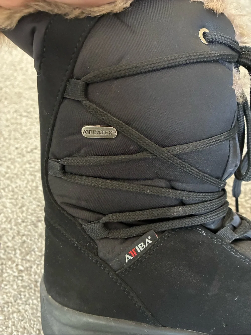 Attiba Italian snow boots with retractable studs for ice